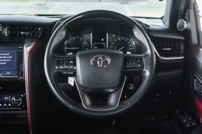 TOYOTA FORTUNER 2.4 LEGENDER ปี2022 (กน7566)