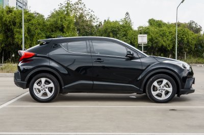TOYOTA C-HR 1.8 MID AT ปี 2018 (8กน5071)