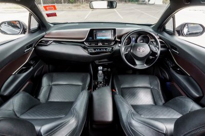 TOYOTA C-HR 1.8 MID AT ปี 2018 (8กน5071)
