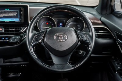 TOYOTA C-HR 1.8 MID AT ปี 2018 (8กน5071)