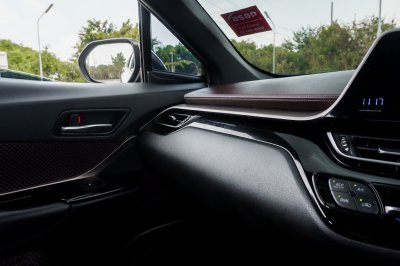 TOYOTA C-HR 1.8 MID AT ปี 2018 (8กน5071)