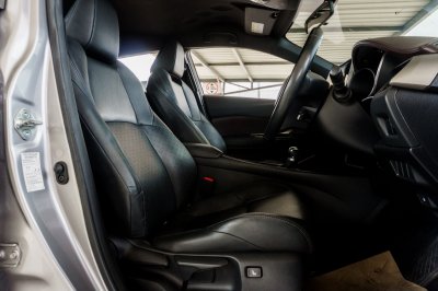 TOYOTA C-HR 1.8 MID AT ปี 2019 (8กน5055)