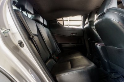 TOYOTA C-HR 1.8 MID AT ปี 2019 (8กน5055)