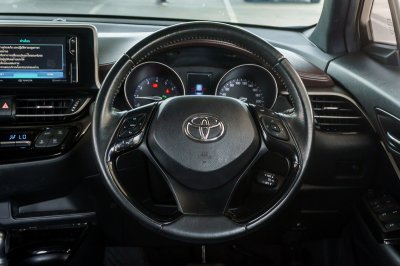 TOYOTA C-HR 1.8 MID AT ปี 2019 (8กน5055)