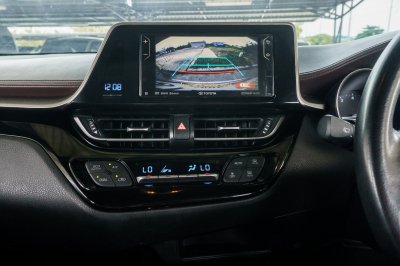 TOYOTA C-HR 1.8 MID AT ปี 2019 (8กน5055)