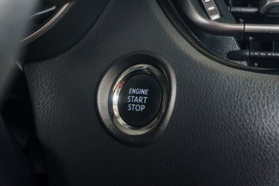 TOYOTA C-HR 1.8 MID AT ปี 2019 (8กน5055)