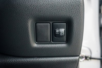 TOYOTA C-HR 1.8 MID AT ปี 2019 (8กน5055)