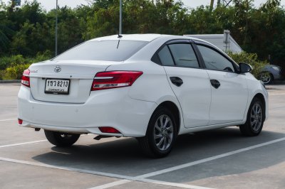 TOYOTA VIOS 1.5 MID AT ปี 2021 (1ขว8213)