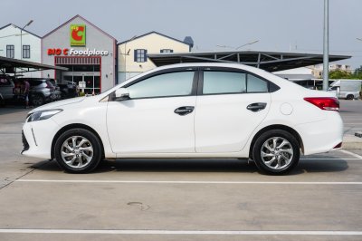 TOYOTA VIOS 1.5 MID AT ปี 2021 (1ขษ6733)