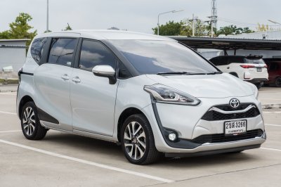 TOYOTA SIENTA 1.5 V ปี2021 (2ขส3266)
