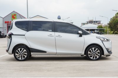 TOYOTA SIENTA 1.5 V ปี2021 (2ขส3266)