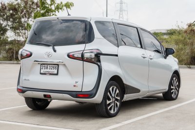 TOYOTA SIENTA 1.5 V ปี2021 (2ขส3266)