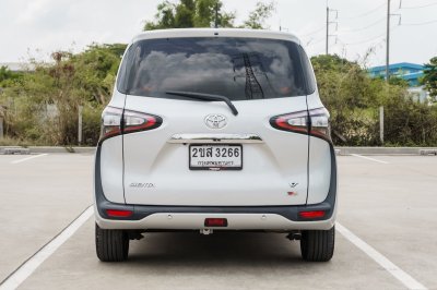 TOYOTA SIENTA 1.5 V ปี2021 (2ขส3266)