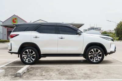 TOYOTA FORTUNER 2.4 LEGENDER ปี2022 (8ขฆ9607)