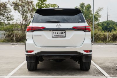 TOYOTA FORTUNER 2.4 LEGENDER ปี2022 (8ขฆ9607)