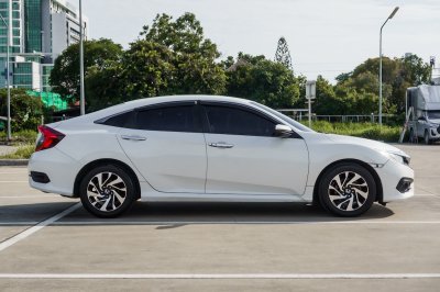HONDA CIVIC 1.8 E AT ปี 2018 (7กอ2545)