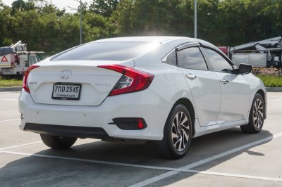 HONDA CIVIC 1.8 E AT ปี 2018 (7กอ2545)