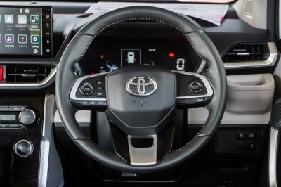 TOYOTA VELOZ 1.5 PREMIUM ปี2022 จด2023 (ขต8215)