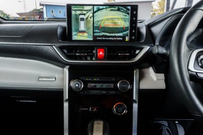 TOYOTA VELOZ 1.5 PREMIUM ปี2022 จด2023 (ขต8215)