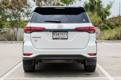 TOYOTA FORTUNER 2.4 LEGENDER ปี2022 (5ขด7311)