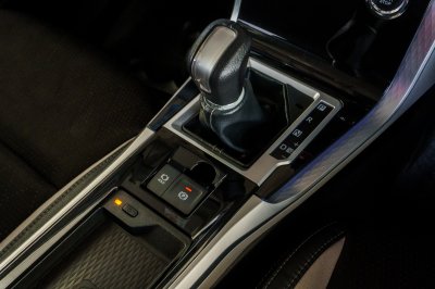 TOYOTA VELOZ 1.5 PREMIUM ปี2022 จด2023 (ขต8215)