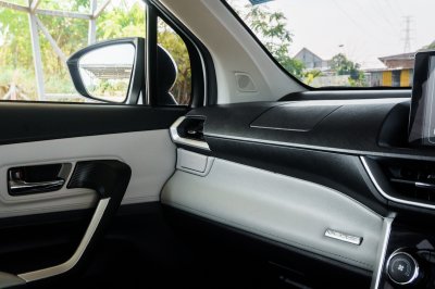 TOYOTA VELOZ 1.5 PREMIUM ปี2022 จด2023 (ขต8215)