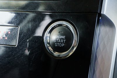 TOYOTA VELOZ 1.5 PREMIUM ปี2022 จด2023 (ขต8215)