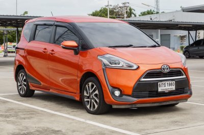 TOYOTA SIENTA 1.5 V AT ปี2017 (6กช1980)