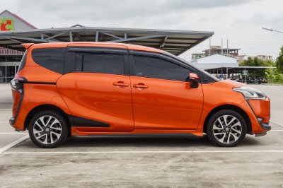 TOYOTA SIENTA 1.5 V AT ปี2017 (6กช1980)