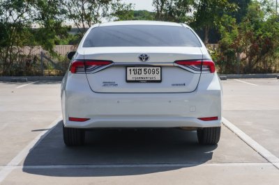 TOYOTA COROLLA ALTIS 1.8 HYBRID SMART ปี2021 (1ขฮ5095)