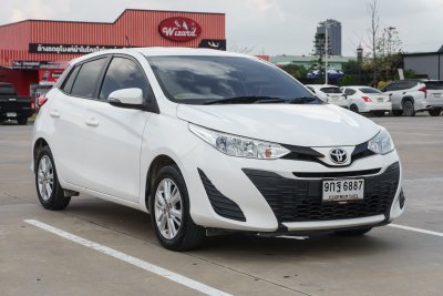 TOYOTA YARIS 1.2 E AT ปี 2019 (9กฐ6887)