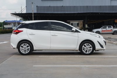 TOYOTA YARIS 1.2 E AT ปี 2019 (9กฐ6887)
