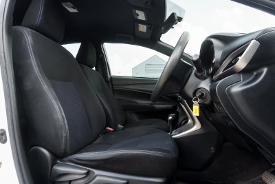 TOYOTA YARIS 1.2 E AT ปี 2019 (9กฐ6887)