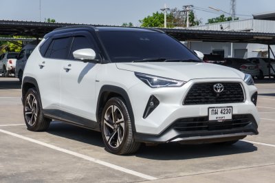 TOYOTA YARIS CROSS 1.5 HEV PREMIUM LUXURY ปี2023 จด2024 (กม4230)