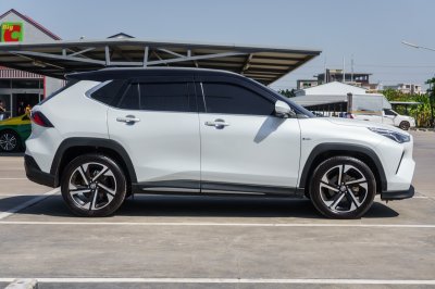 TOYOTA YARIS CROSS 1.5 HEV PREMIUM LUXURY ปี2023 จด2024 (กม4230)