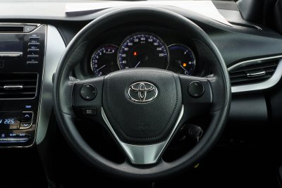 TOYOTA YARIS 1.2 E AT ปี 2019 (9กฐ6887)