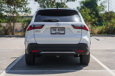 TOYOTA YARIS CROSS 1.5 HEV PREMIUM LUXURY ปี2023 จด2024 (กม4230)