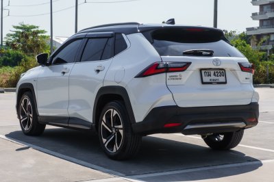 TOYOTA YARIS CROSS 1.5 HEV PREMIUM LUXURY ปี2023 จด2024 (กม4230)
