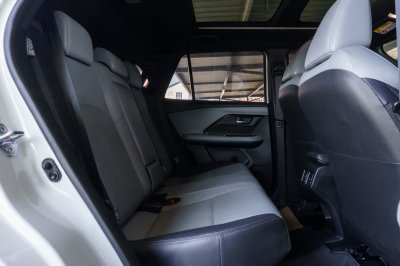 TOYOTA YARIS CROSS 1.5 HEV PREMIUM LUXURY ปี2023 จด2024 (กม4230)