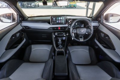 TOYOTA YARIS CROSS 1.5 HEV PREMIUM LUXURY ปี2023 จด2024 (กม4230)