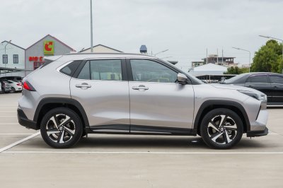 TOYOTA YARIS CROSS 1.5 HEV PREMIUM AT ปี 2025 (ฆ-7177)