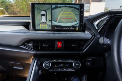 TOYOTA YARIS CROSS 1.5 HEV PREMIUM LUXURY ปี2023 จด2024 (กม4230)