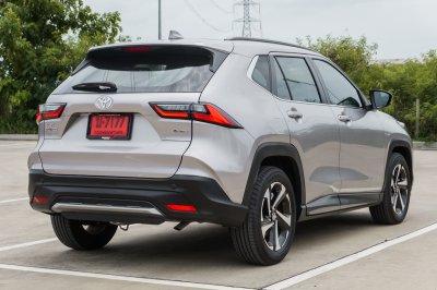 TOYOTA YARIS CROSS 1.5 HEV PREMIUM AT ปี 2025 (ฆ-7177)