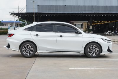 TOYOTA YARIS ATIV 1.2 PREMIUM LUXURY ปี2023 (จต7017)
