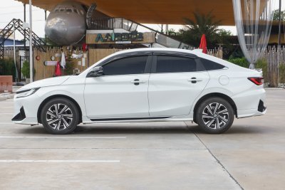 TOYOTA YARIS ATIV 1.2 PREMIUM LUXURY ปี2023 (จต7017)
