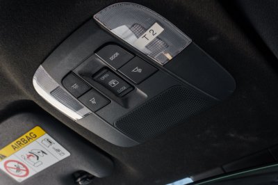 TOYOTA YARIS CROSS 1.5 HEV PREMIUM LUXURY ปี2023 จด2024 (กม4230)