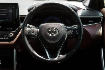 TOYOTA COROLLA CROSS 1.8 HYBRID PREMIUM ปี2021 (2ขณ3083)