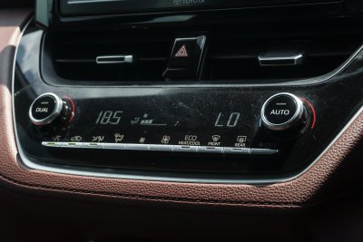 TOYOTA COROLLA CROSS 1.8 HYBRID PREMIUM ปี2021 (2ขณ3083)