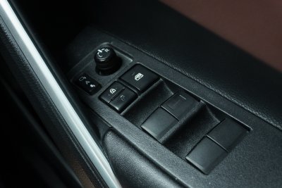 TOYOTA COROLLA CROSS 1.8 HYBRID PREMIUM ปี2021 (2ขณ3083)