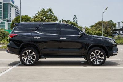 TOYOTA FORTUNER 2.8 LEGENDER 4WD ปี2024 (3ขษ1261)